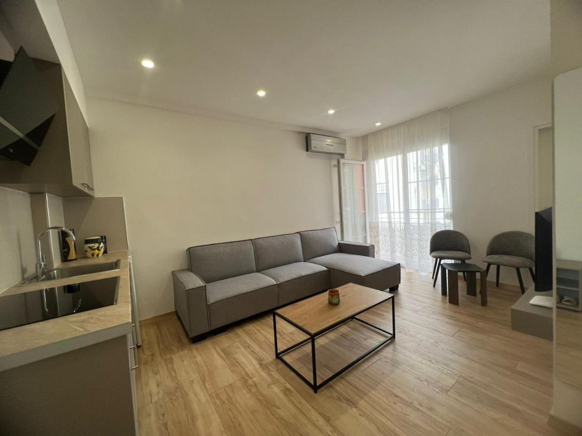 Angolo Toscano Apartment Vlorë